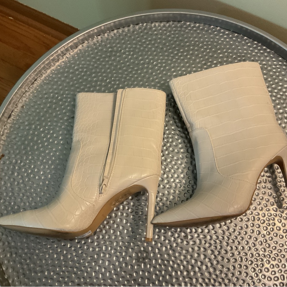 Express Cream Heeled Boots with Stiletto Heel